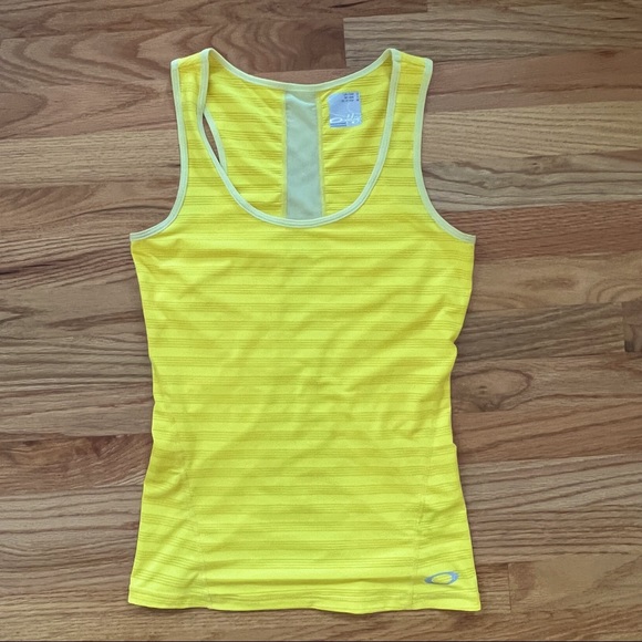 3/$25.00 🛍 
Oakley Run/workout tank top - Picture 1 of 6